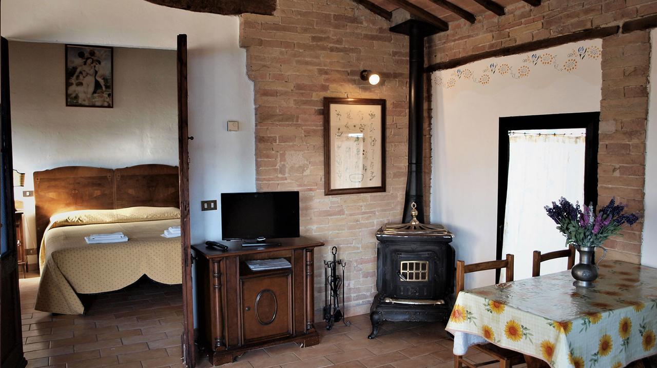 Agriturismo La Grotta Di Montecchino Siena Exterior photo