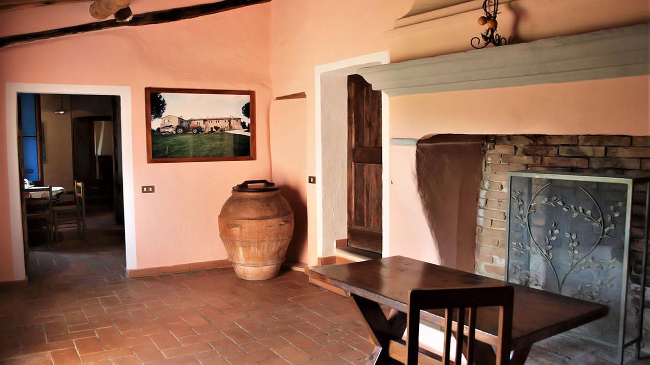 Agriturismo La Grotta Di Montecchino Siena Exterior photo